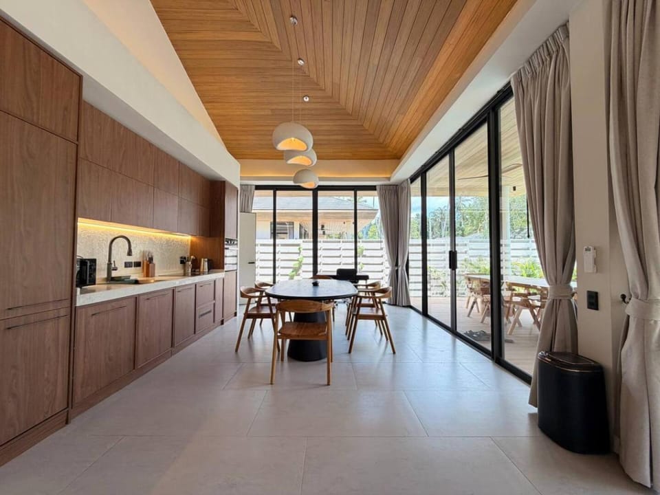 Dining area, Pool view, kitchen
