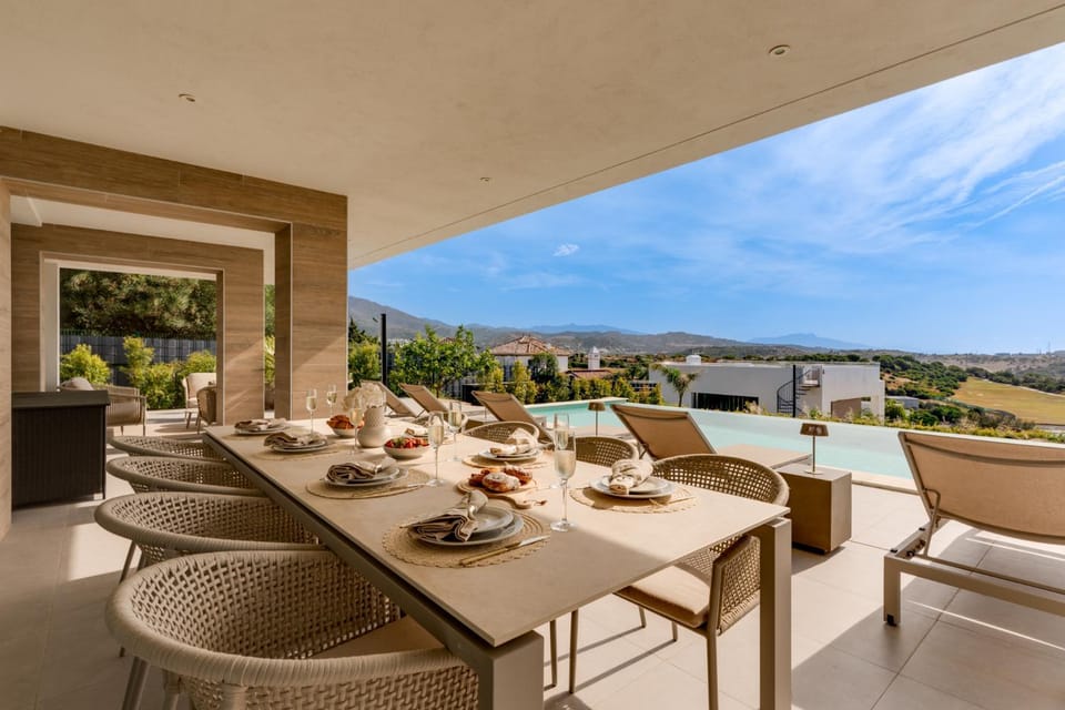 Golf & Seaview 8p Villa with Heated Pool Villa in Costa del Sol