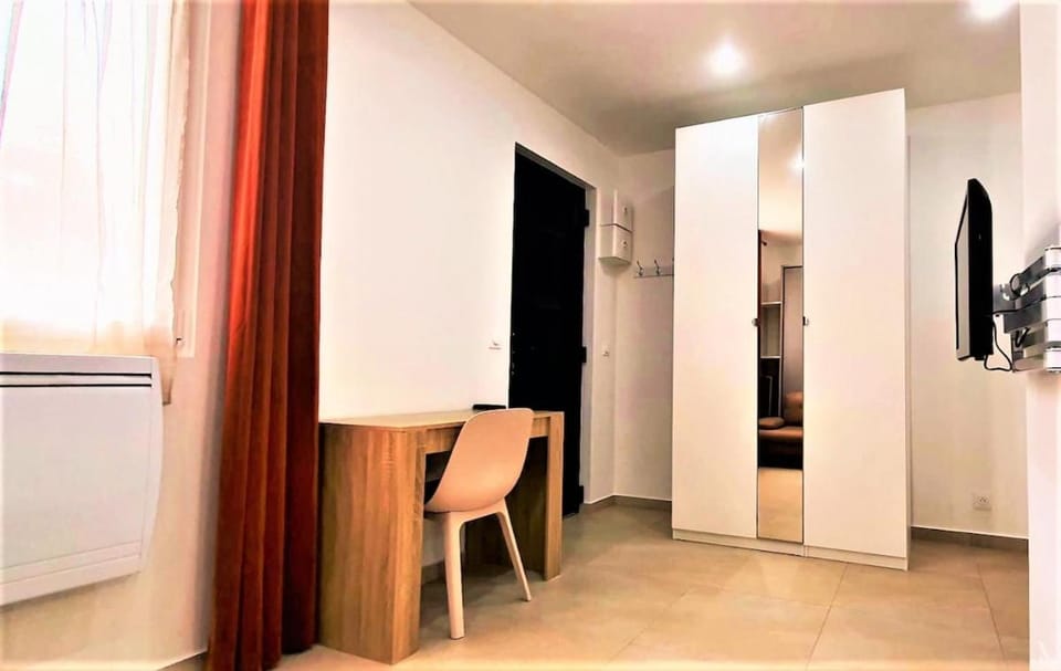Studio Charmant et Cosy Proche Paris et Bourget Ideal pour Couples et professionnels moins 15 pourcebt séjour longue durée Apartment in Drancy