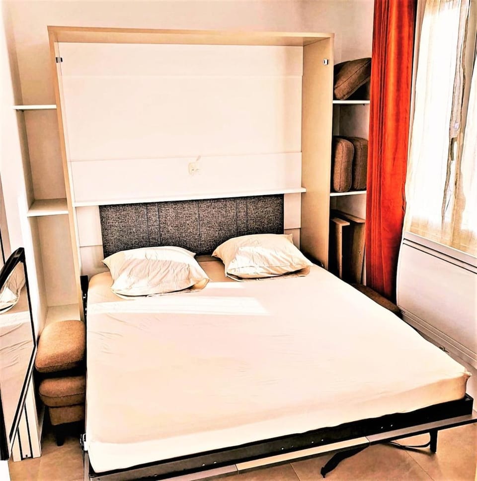 Studio Charmant et Cosy Proche Paris et Bourget Ideal pour Couples et professionnels moins 15 pourcebt séjour longue durée Apartment in Drancy