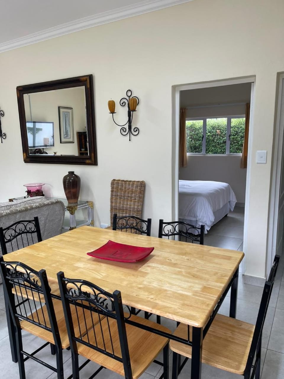 Bed, Living room, Photo of the whole room, Seating area, Dining area, Bedroom
