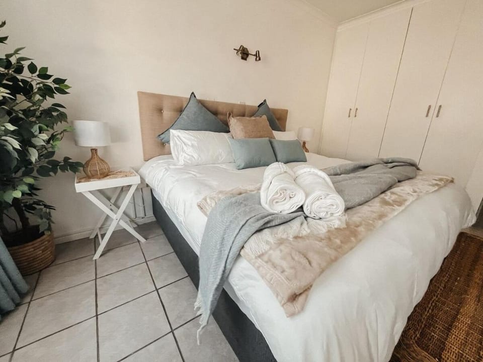 Cozy one bed, just a short walk to the beach Apartment in Cape Town