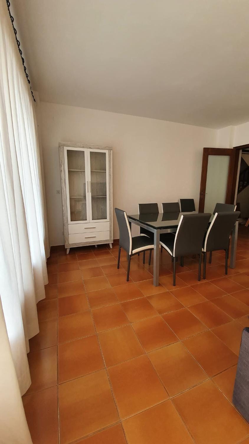 Apartament gran amb gran balco i pati interior Apartment in Alt Empordà
