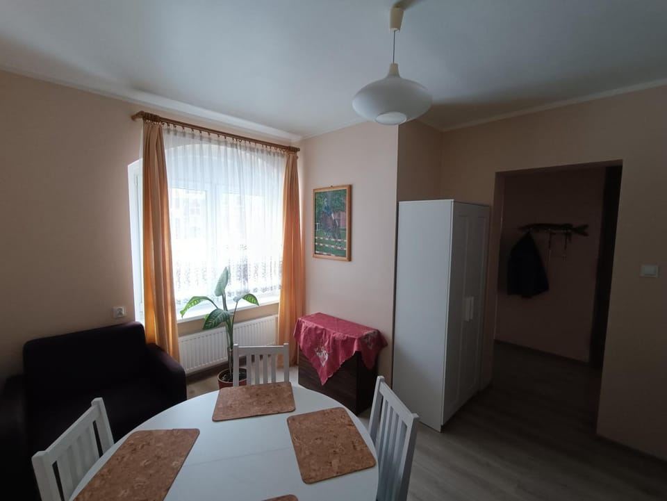 Kitchen or kitchenette, Communal kitchen, microwave, oven, kitchen, kitchen