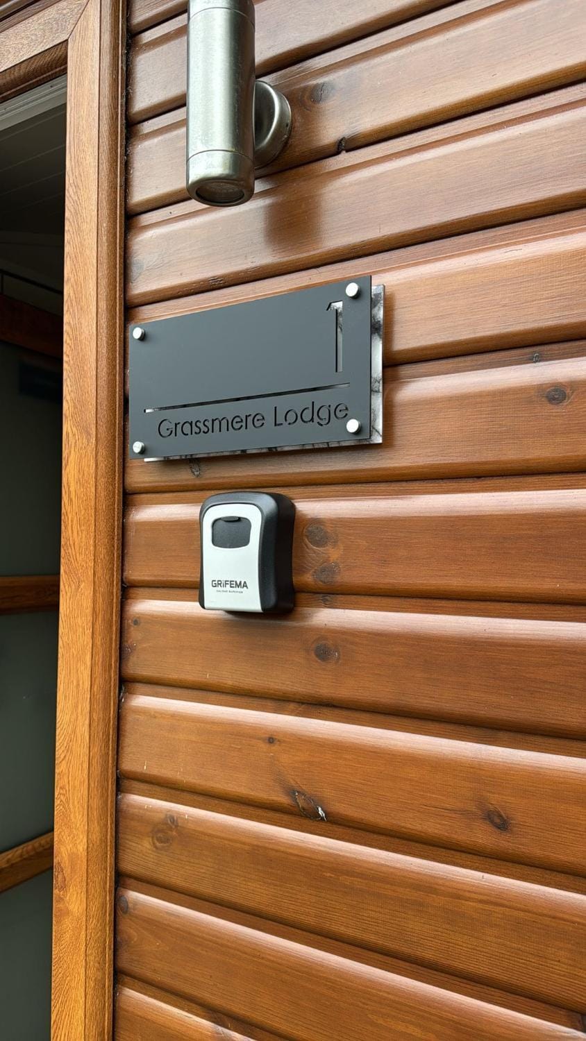 Hot Tub Lake District Lodge - Windermere Nature lodge in England