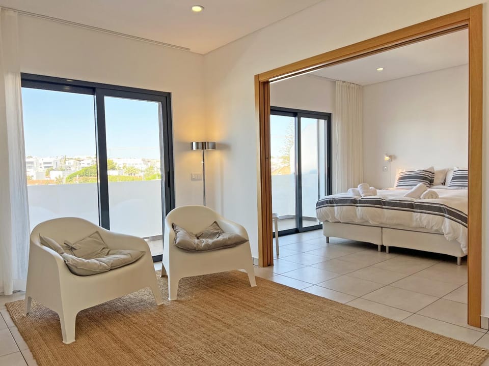Bed, Living room, Photo of the whole room, Bedroom, towels