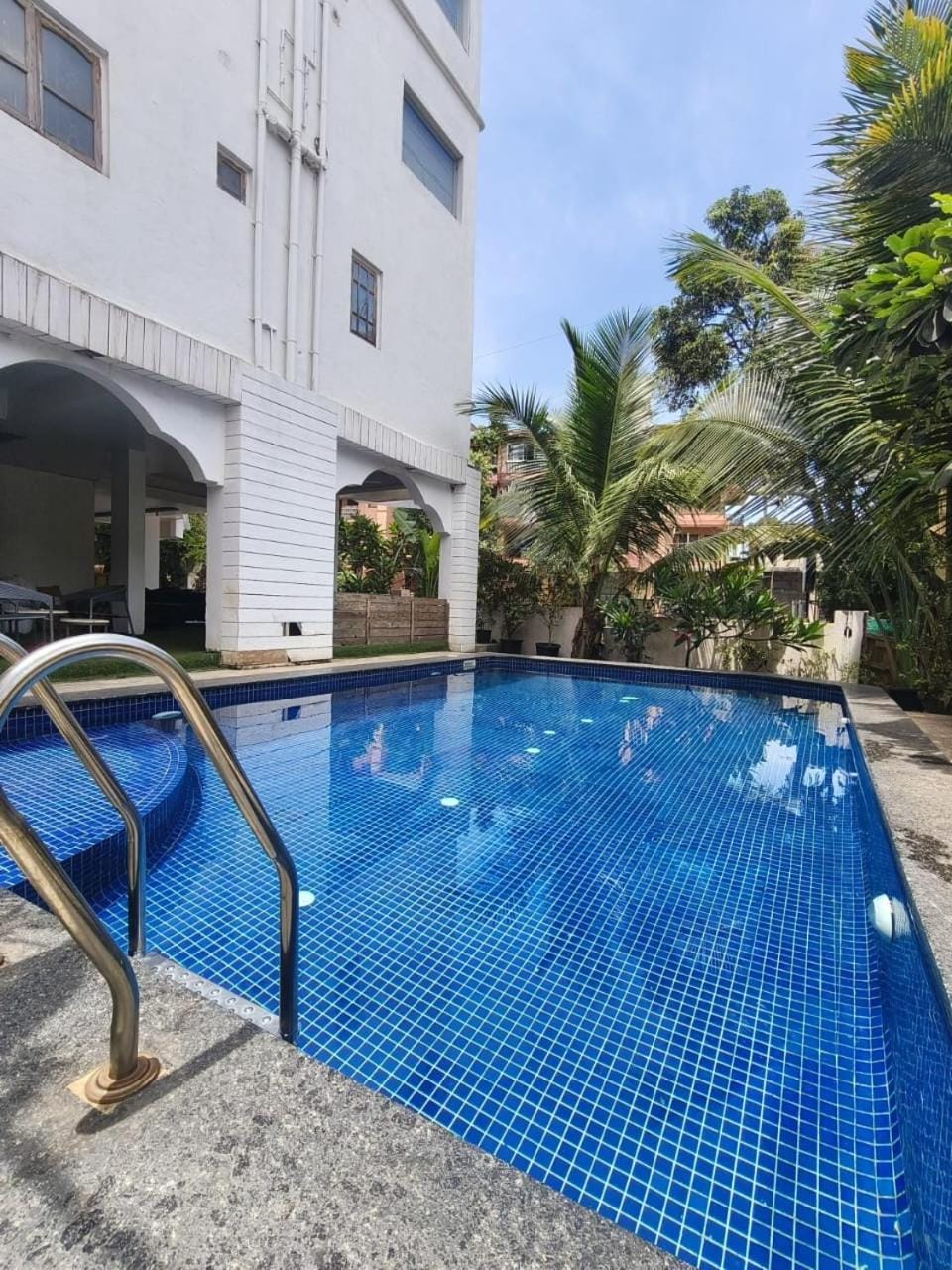 Swimming pool
