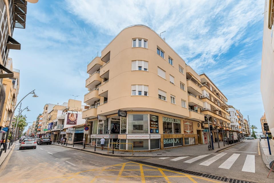 Property building, Facade/entrance, Off site