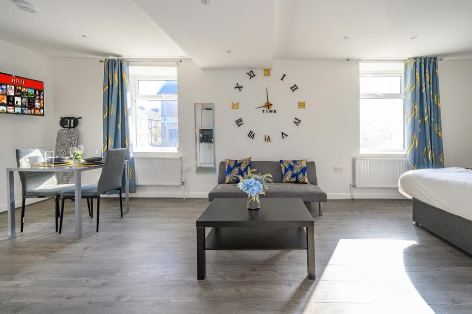 Living room, Seating area, Dining area