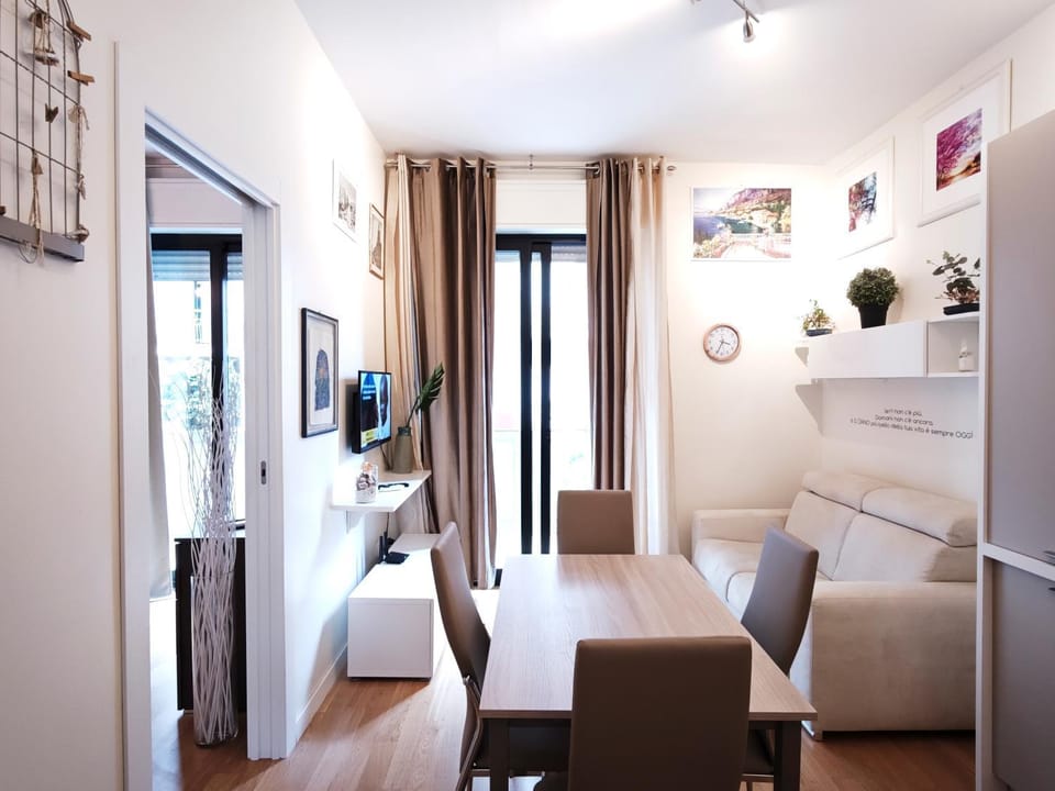TV and multimedia, Living room, Seating area, Dining area
