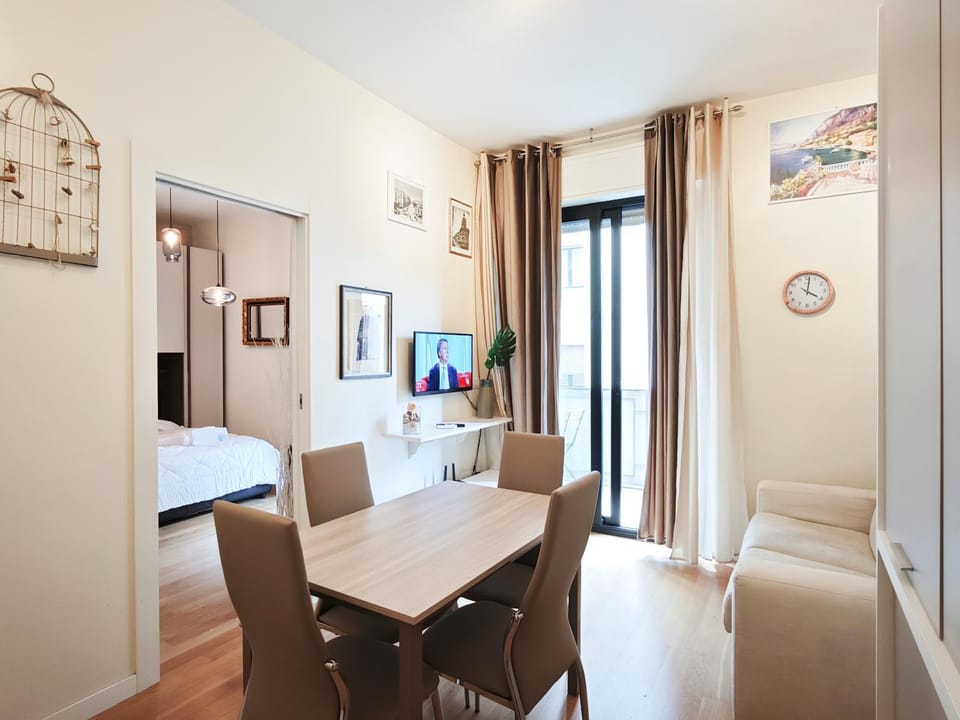 TV and multimedia, Living room, Seating area, Dining area
