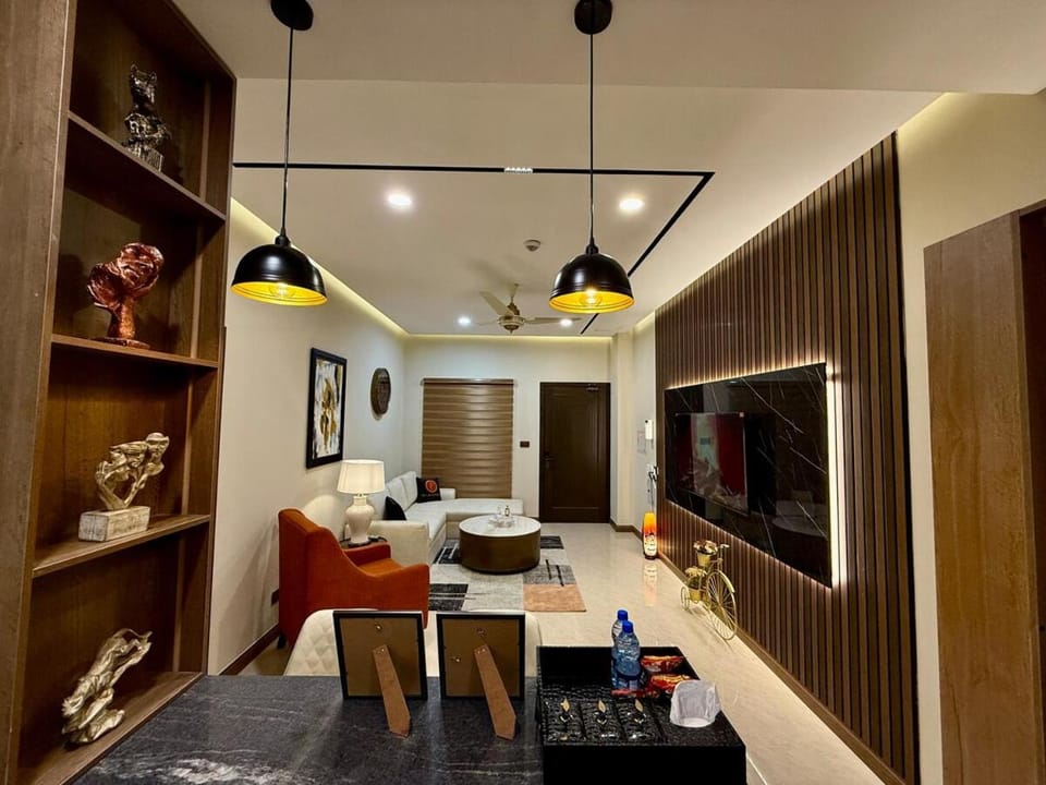Communal lounge/ TV room, TV and multimedia, Living room, Seating area, Evening entertainment