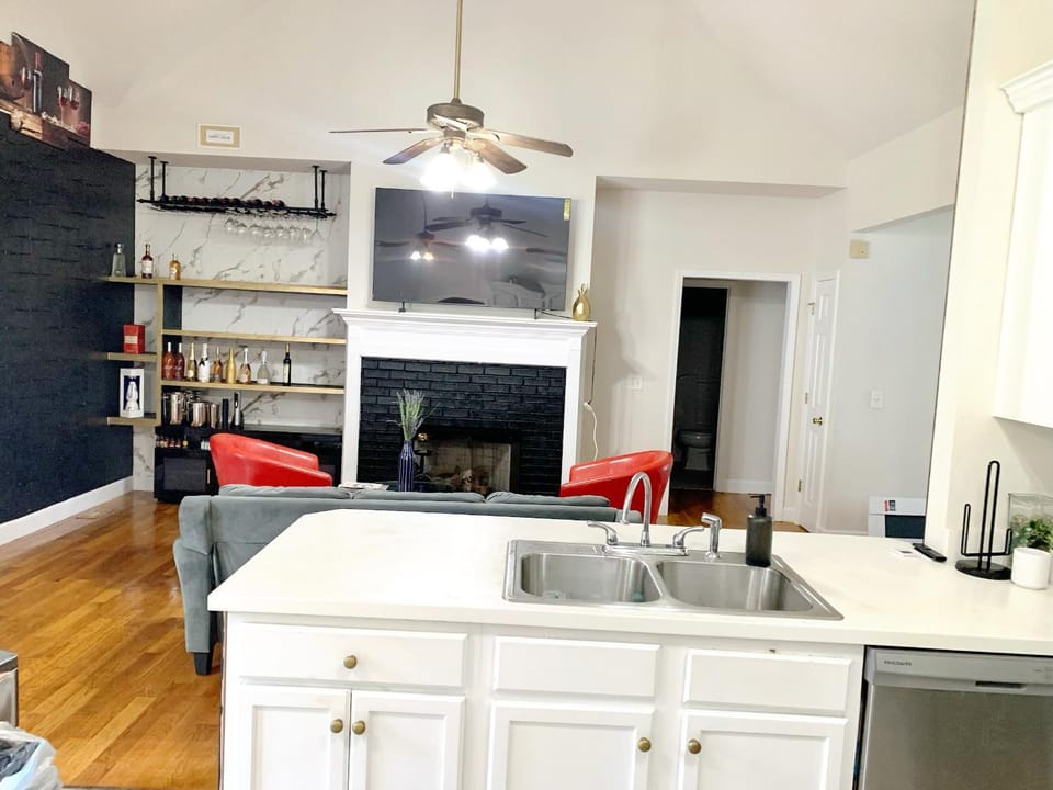 Dining area, fireplace, minibar