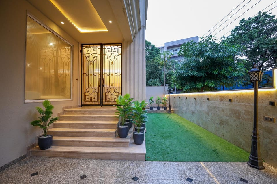 Property building, Facade/entrance