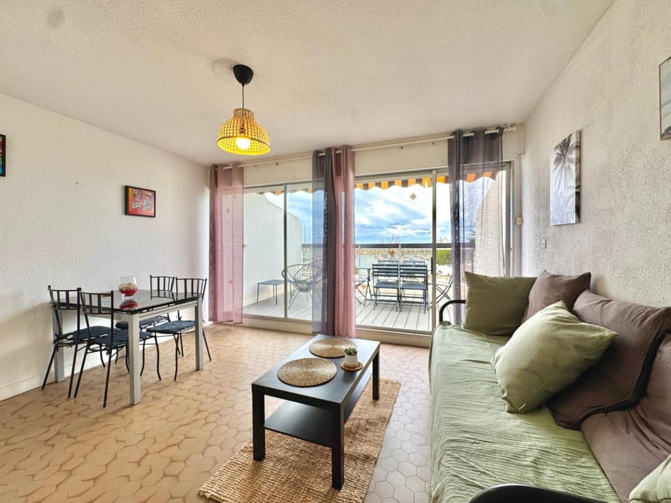 Le Pasadéo, Vue port & mer, 5 minutes de la plage Apartment in Le Grau-du-Roi