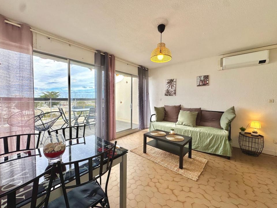 Le Pasadéo, Vue port & mer, 5 minutes de la plage Apartment in Le Grau-du-Roi