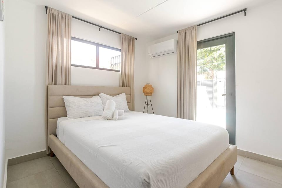 Lux Gem, 7 Mins to SJU, Private Pool, Tesla Solar System, No Blackouts House in Carolina
