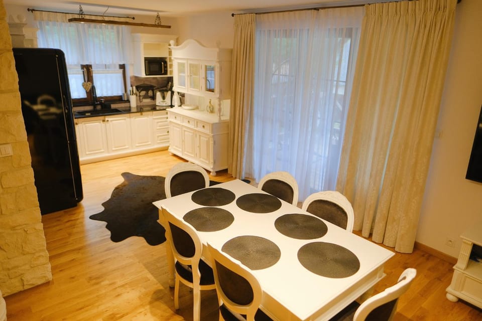 TV and multimedia, Kitchen or kitchenette, Dining area, minibar, oven