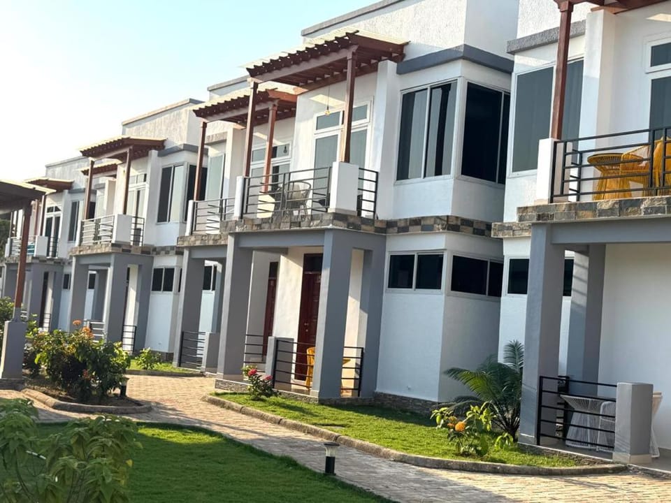 Property building, Day, View (from property/room), Balcony/Terrace