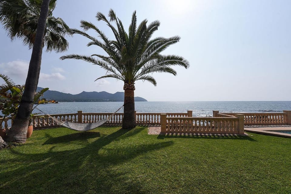 Garden, Sea view