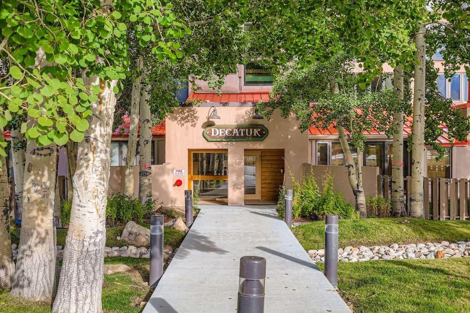 1806 Decatur Apartment in Keystone