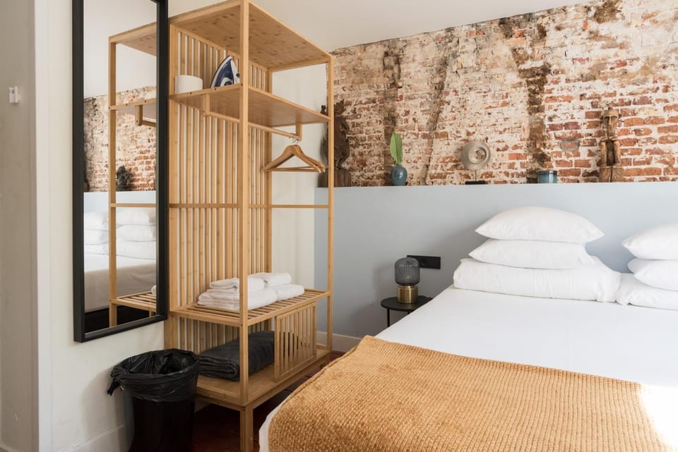 Bed, Bedroom, towels, wardrobe