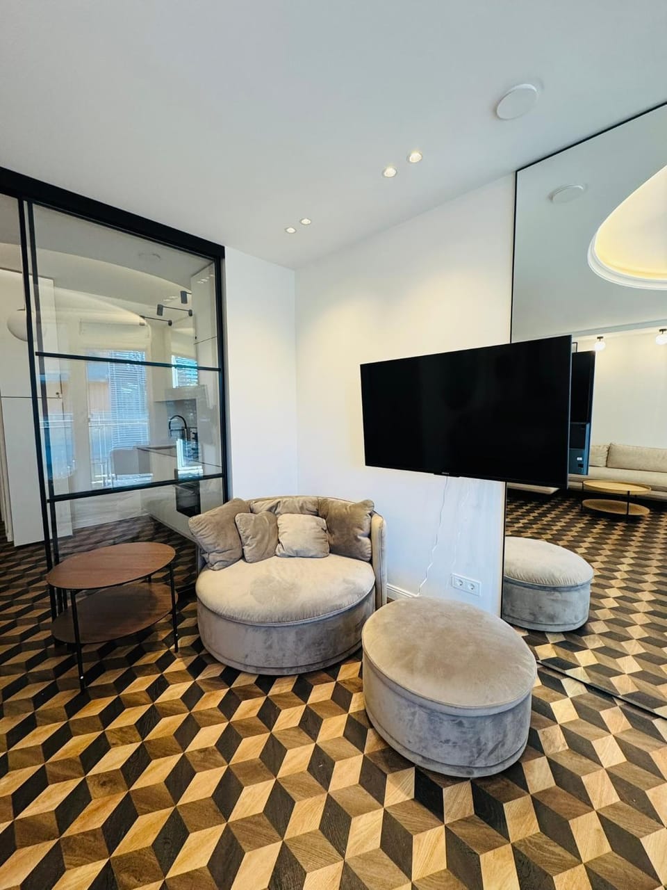 TV and multimedia, Living room, Seating area, Evening entertainment