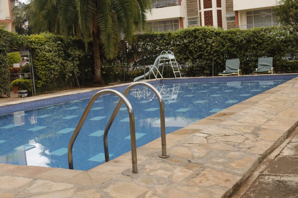 Swimming pool, sunbed