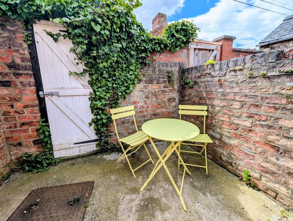 Patio, Seating area, Inner courtyard view