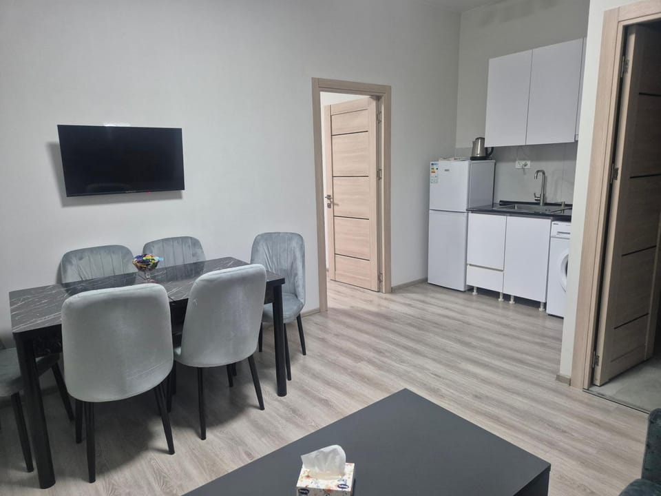 TV and multimedia, Kitchen or kitchenette, Dining area, stove