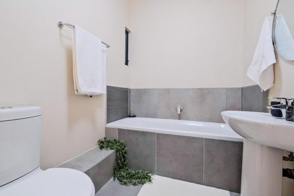 Bathroom, Bath, towels