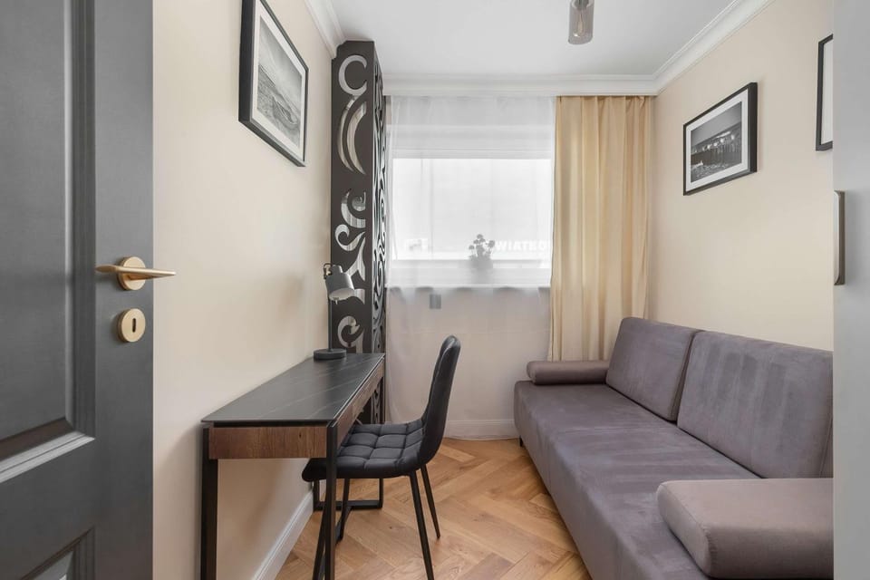 Seating area, Bedroom