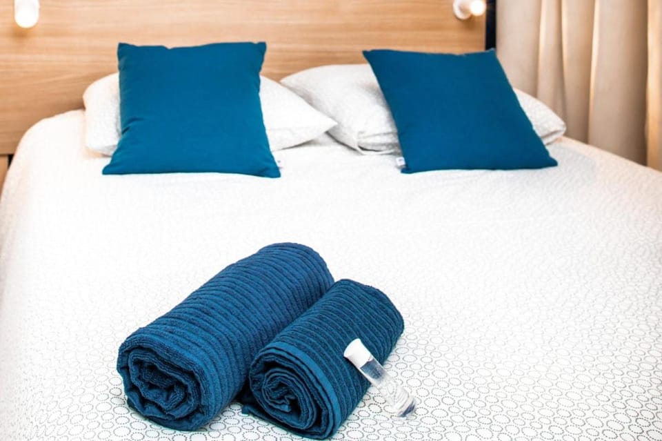 Hometimal - le BlueBird - City Center - Train station Apartment in Toulouse