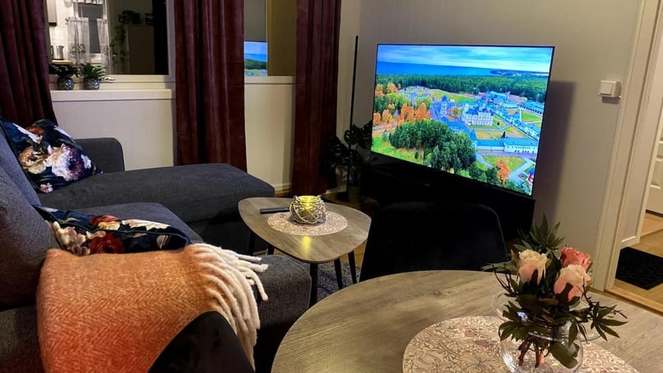 TV and multimedia, Seating area, Evening entertainment