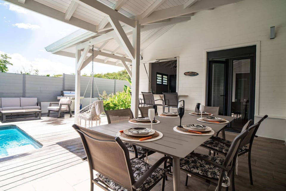 Patio, Dining area, Swimming pool