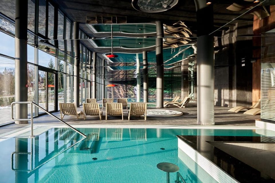 Pool view, Swimming pool, sunbed