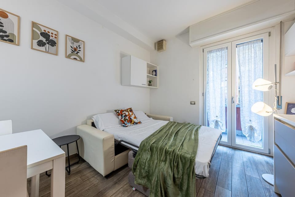 Bed, Living room, Photo of the whole room