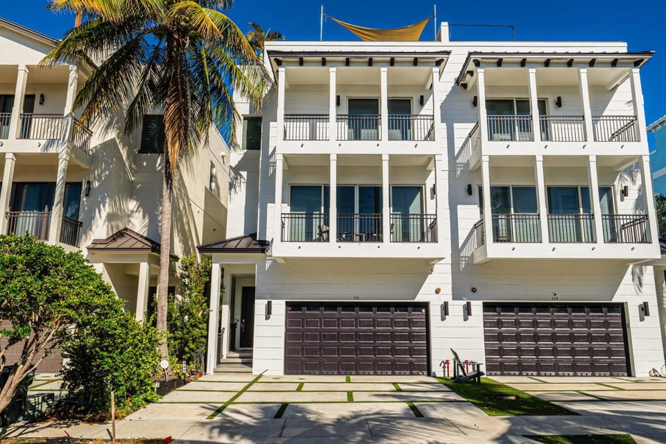 Walk to Hollywood Beach: Luxury Family Getaway! House in Hollywood Beach