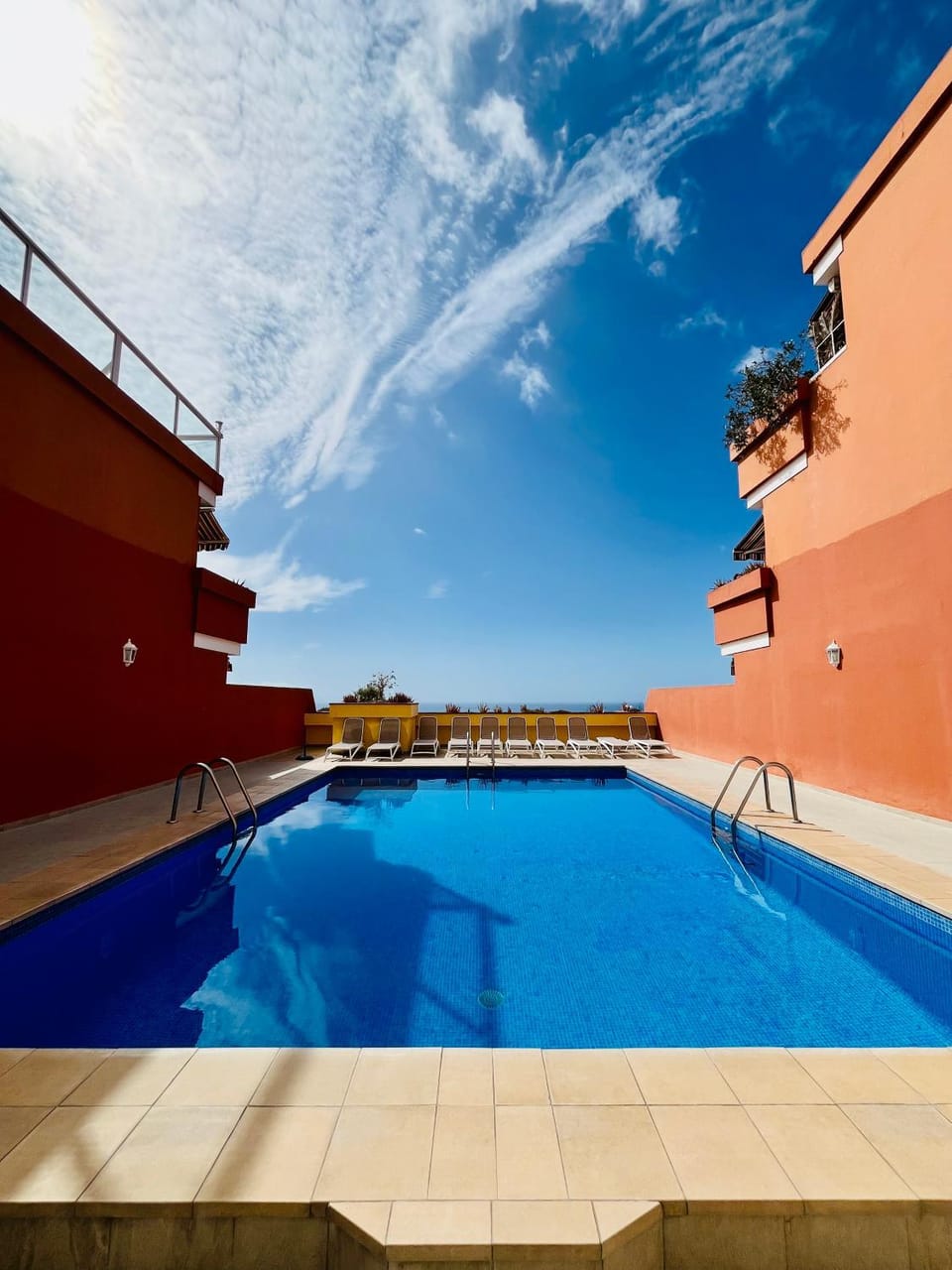 Swimming pool, sunbed