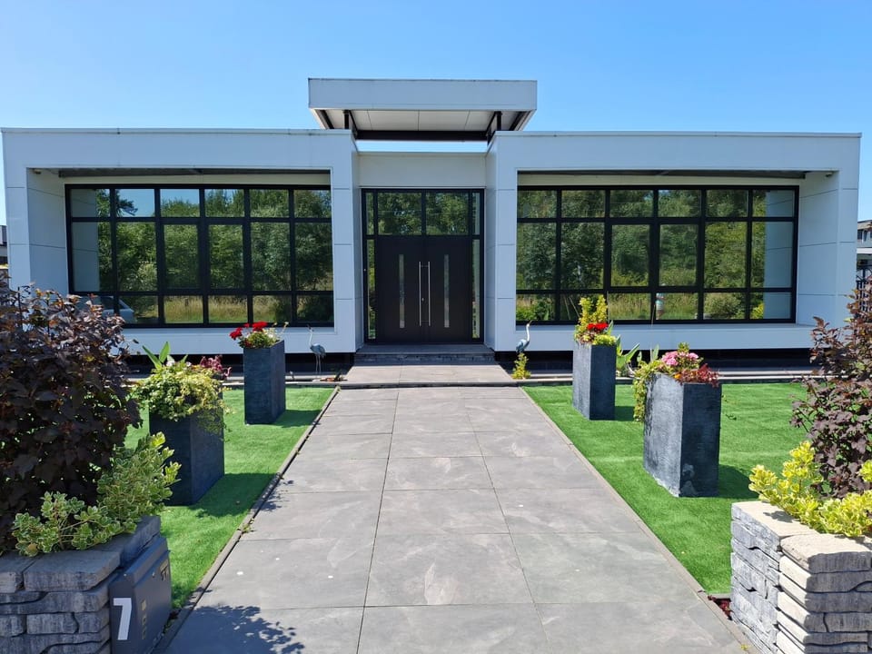 Property building, Facade/entrance, Spring, Day, Garden, Garden view