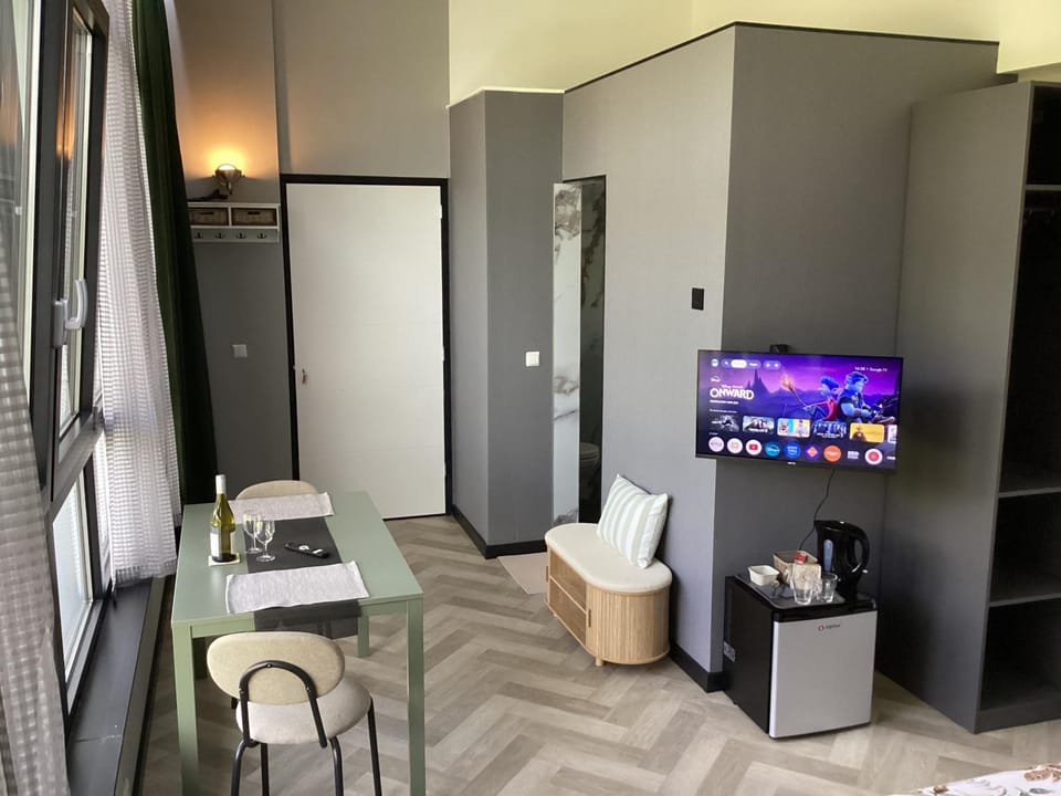 TV and multimedia, Dining area, wardrobe