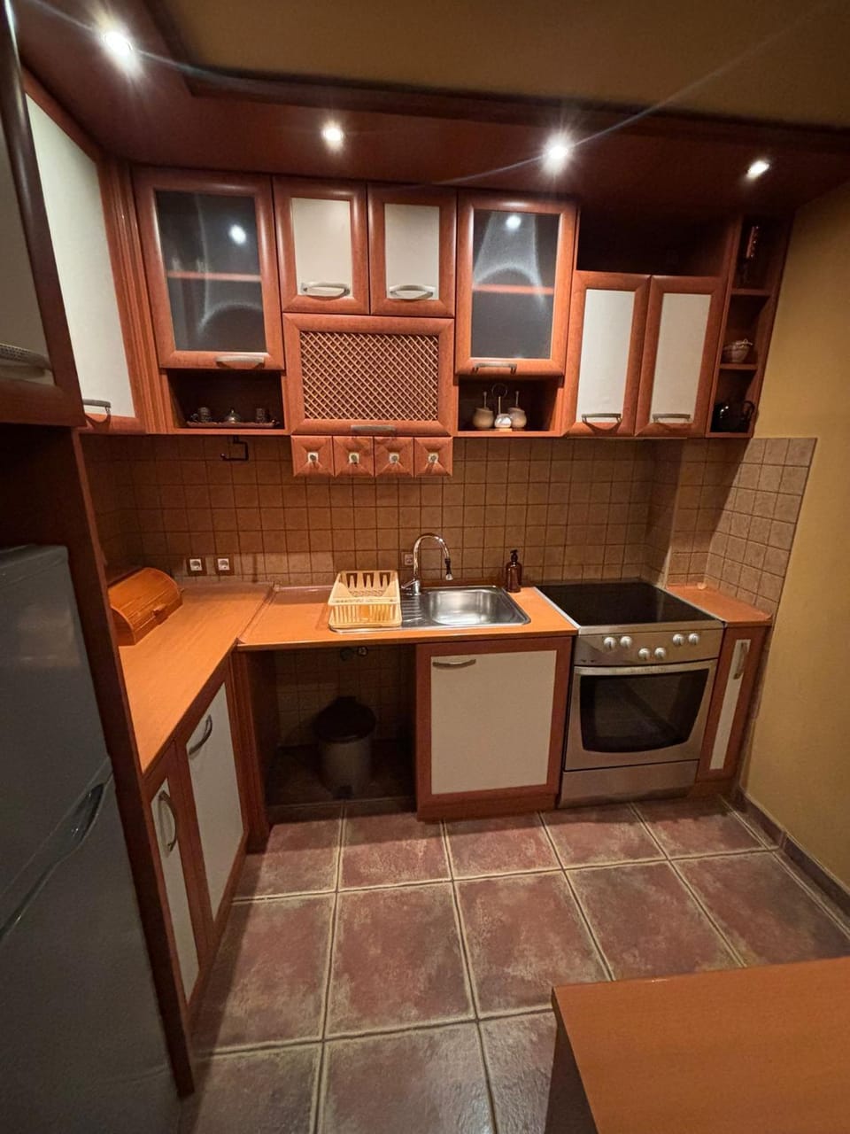 Kitchen or kitchenette, oven