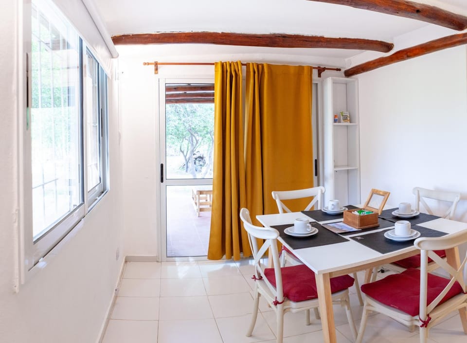 Living room, Food and drinks, Seating area, Dining area, Breakfast