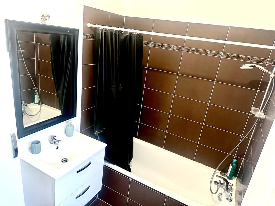 réf vrt Chambre dans une maison partagée à 10 min de Disneyland Paris Vacation rental in Magny-le-Hongre
