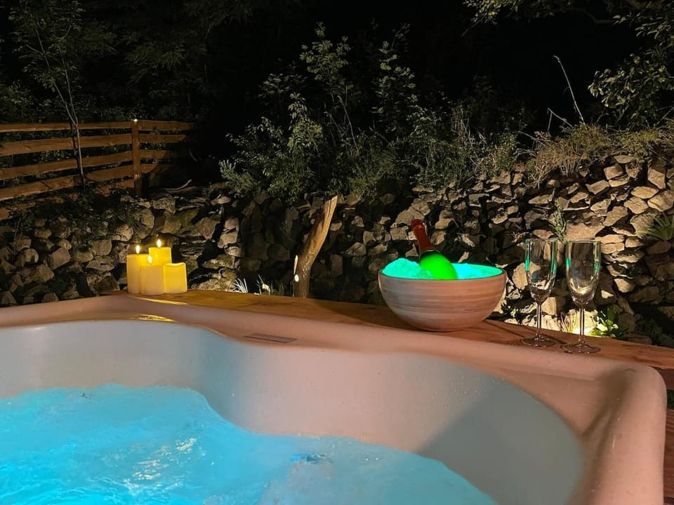 Night, Natural landscape, Hot Tub, Pool view, Swimming pool