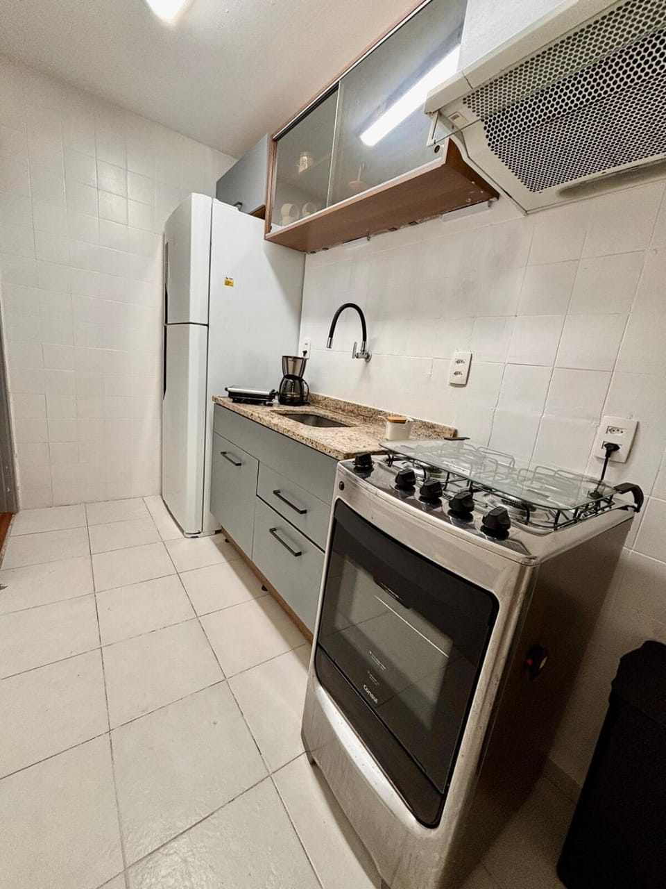 Kitchen or kitchenette, minibar, oven, stove