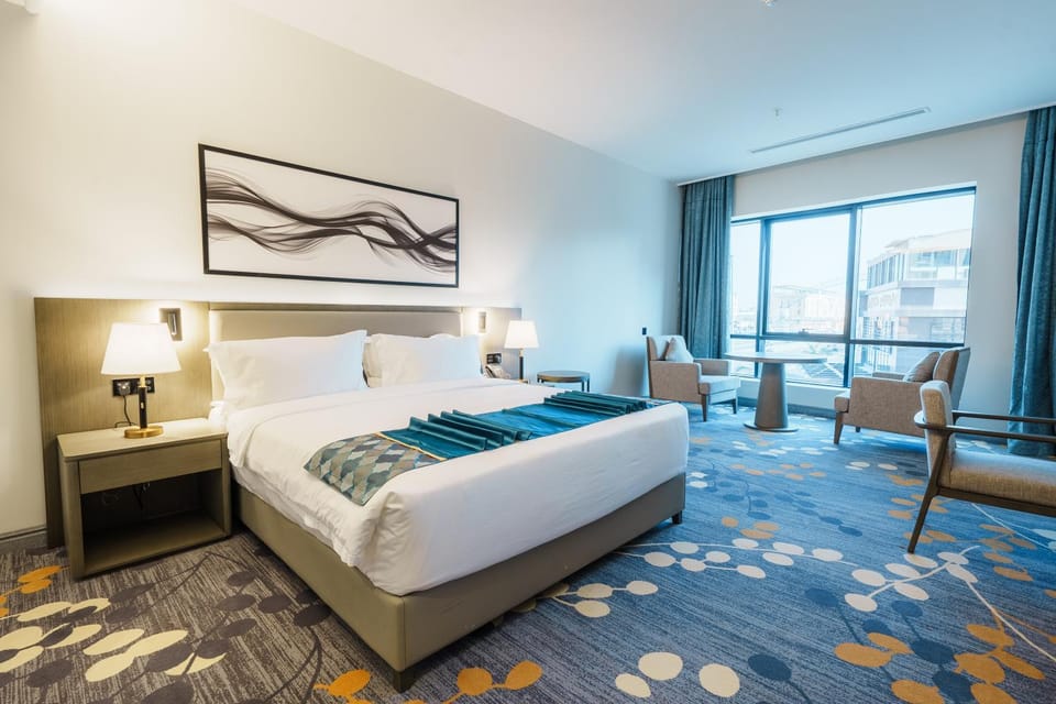 Bed, Living room, Photo of the whole room, Seating area, Bedroom