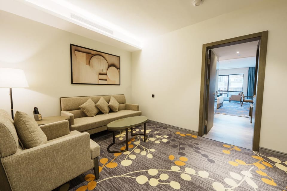 Bed, Photo of the whole room, Seating area, Bedroom