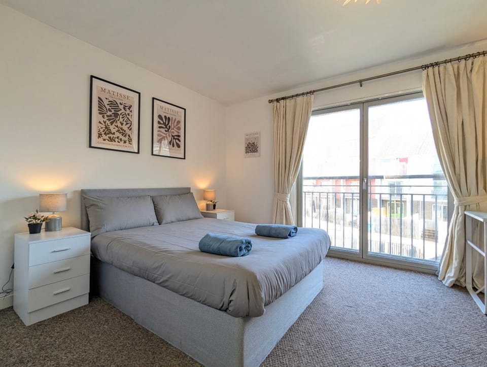 Large 3-Bedrooms House Near Centre Free Parking House in Liverpool