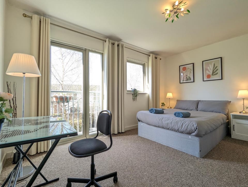 Large 3-Bedrooms House Near Centre Free Parking House in Liverpool